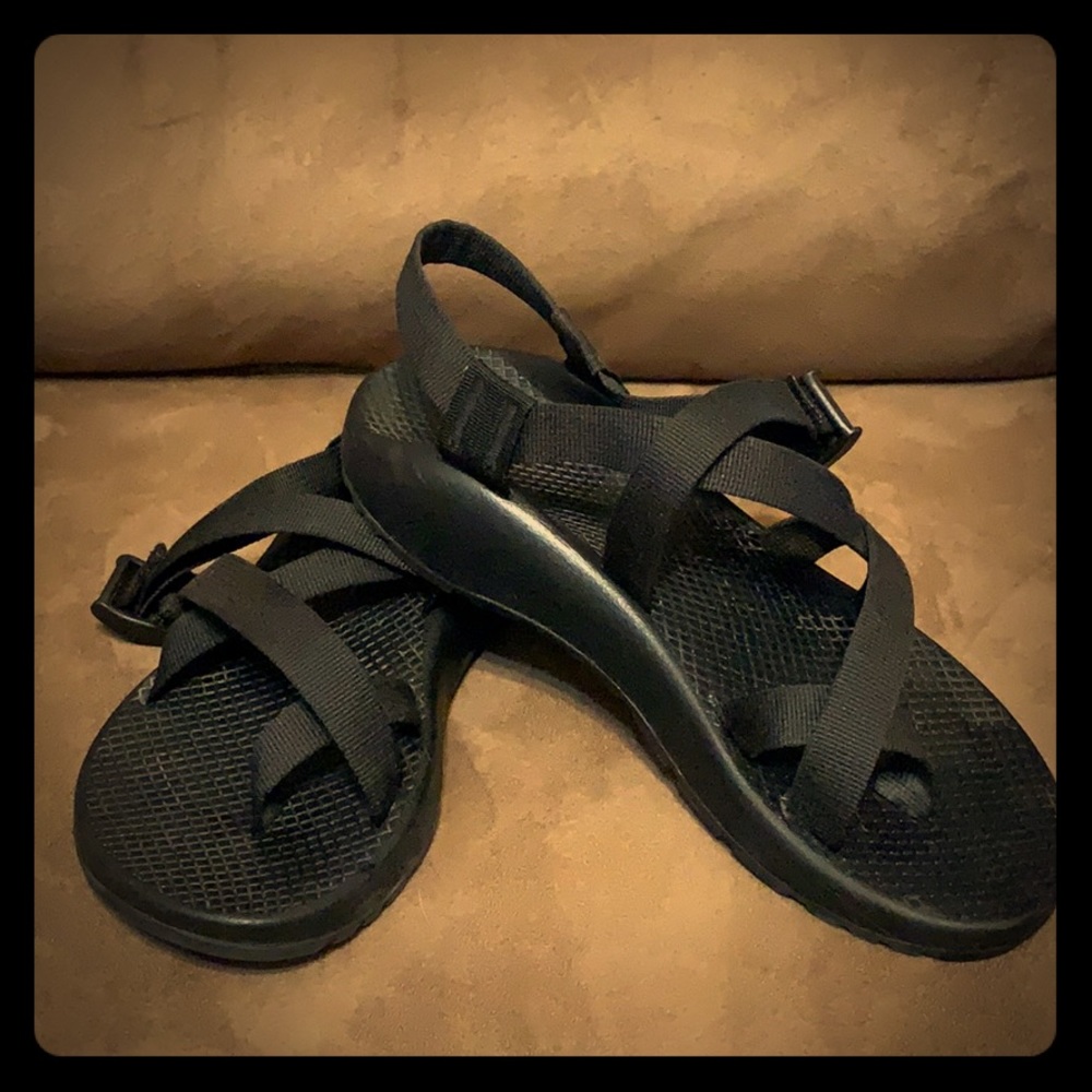 Women’s Black chacos